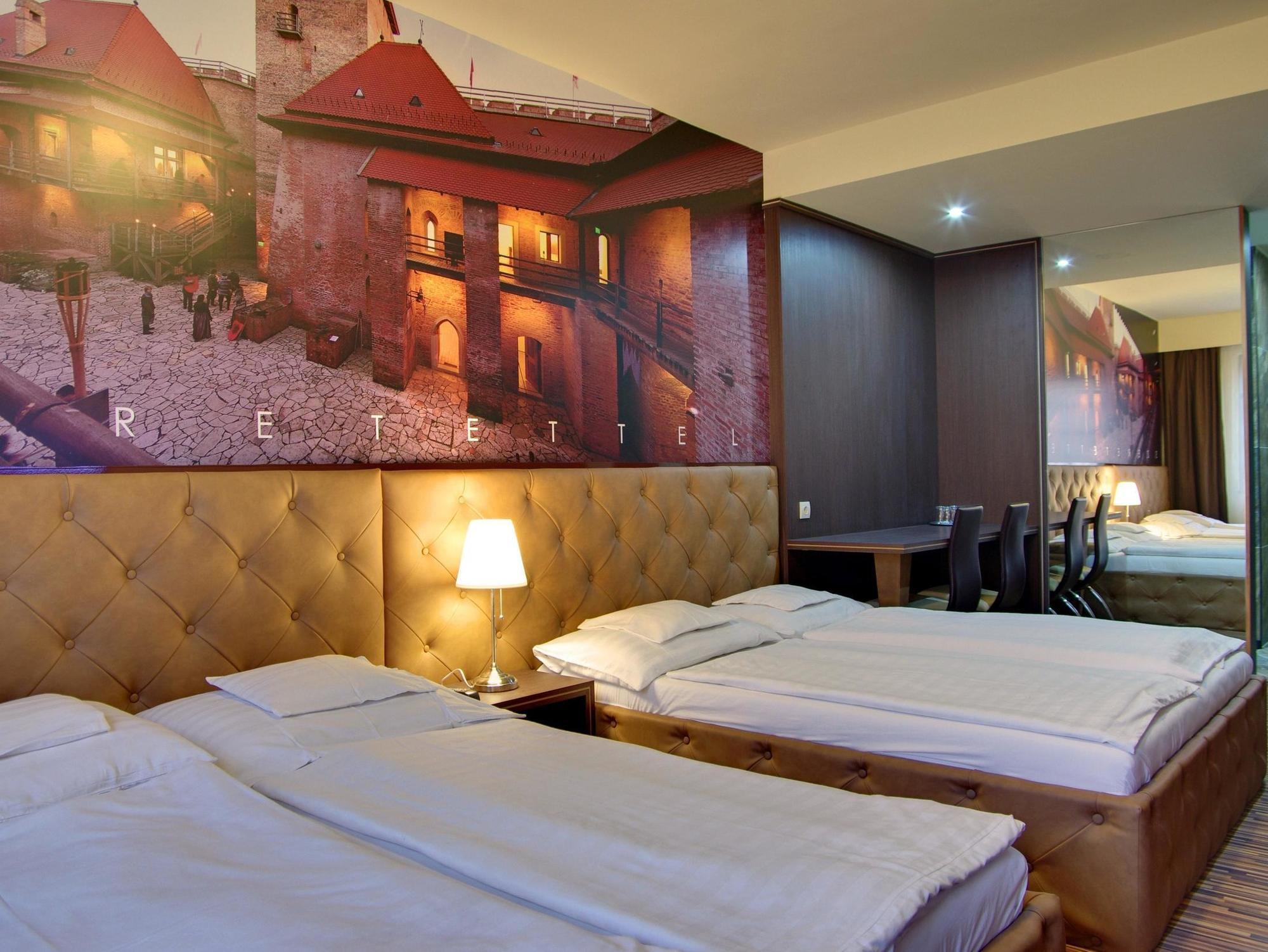 Hotel Corvin Gyula Exterior foto